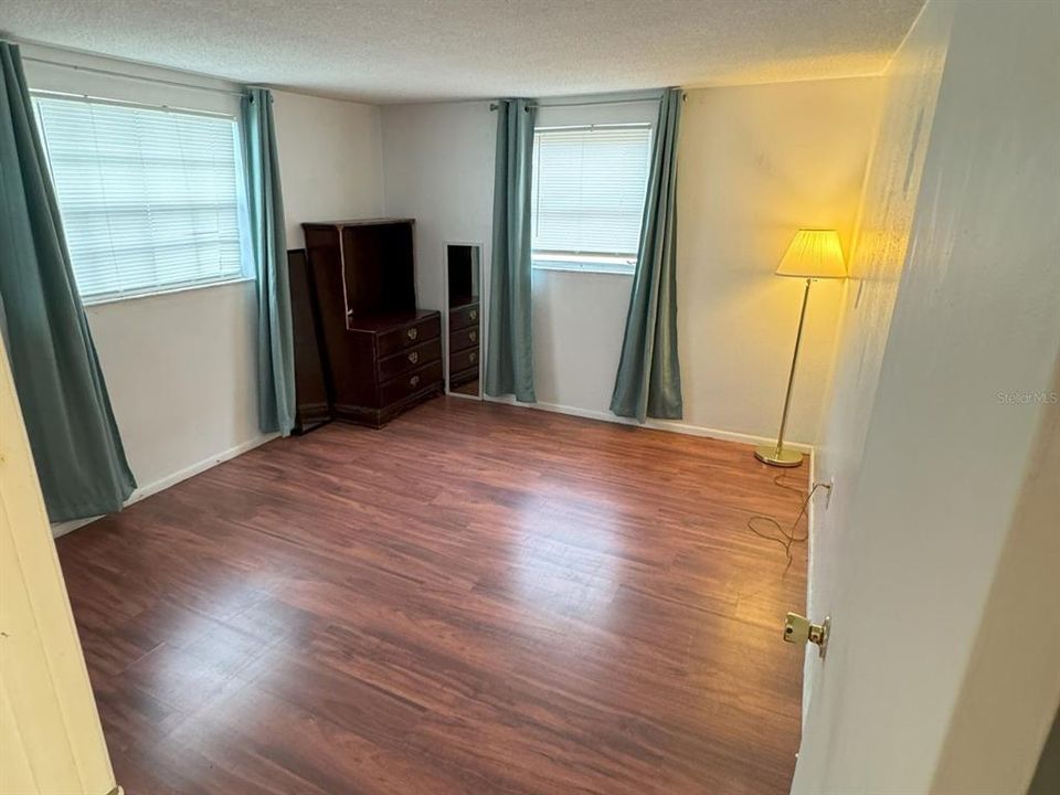 For Rent: $1,395 (2 beds, 1 baths, 980 Square Feet)
