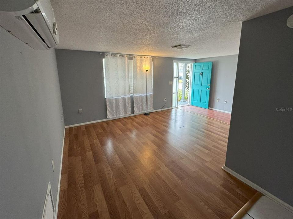 For Rent: $1,395 (2 beds, 1 baths, 980 Square Feet)