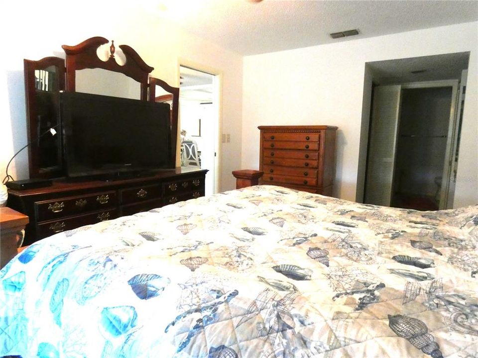 For Sale: $130,000 (2 beds, 2 baths, 1210 Square Feet)