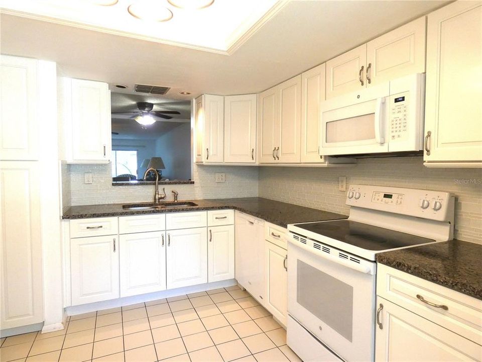 For Sale: $130,000 (2 beds, 2 baths, 1210 Square Feet)