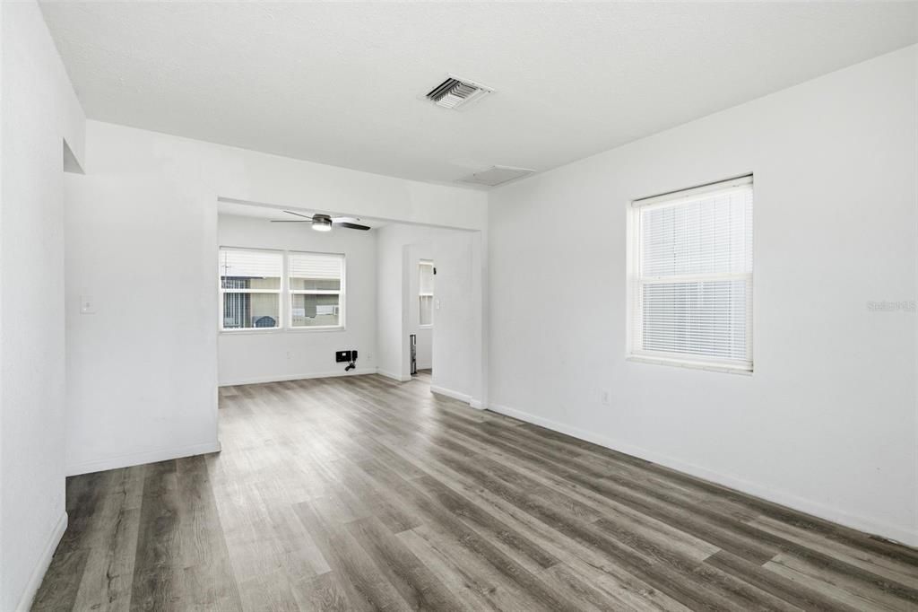 En Venta: $375,000 (4 camas, 2 baños, 1845 Pies cuadrados)