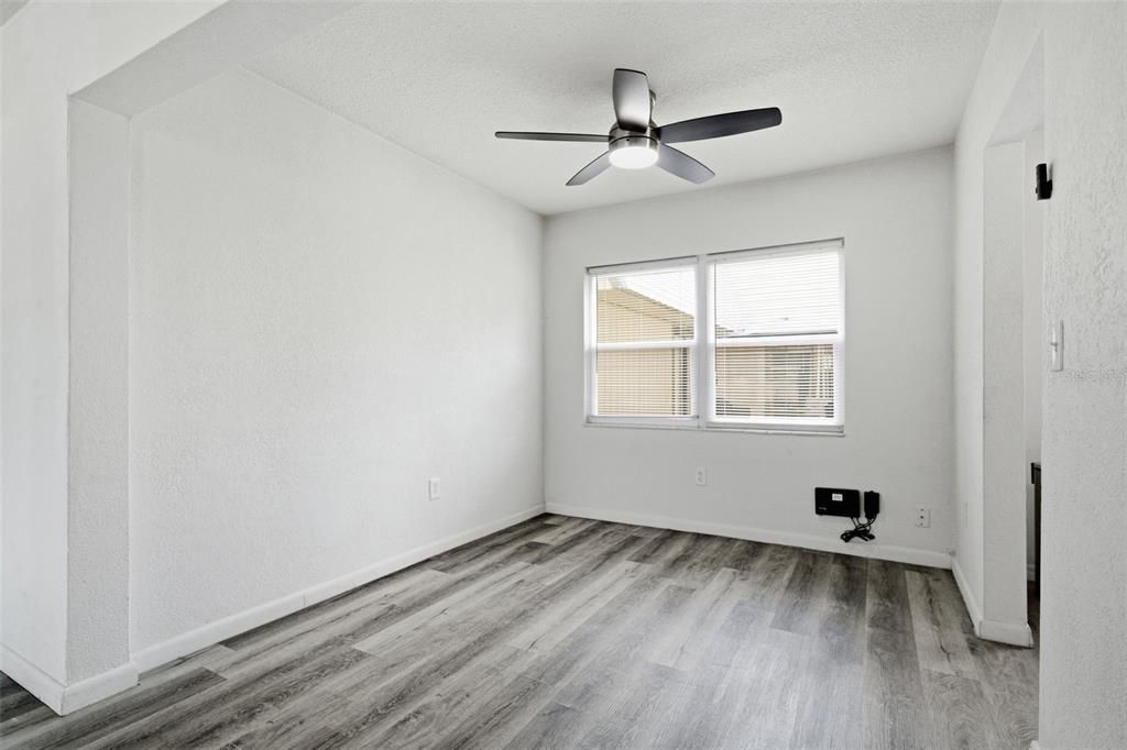 En Venta: $375,000 (4 camas, 2 baños, 1845 Pies cuadrados)