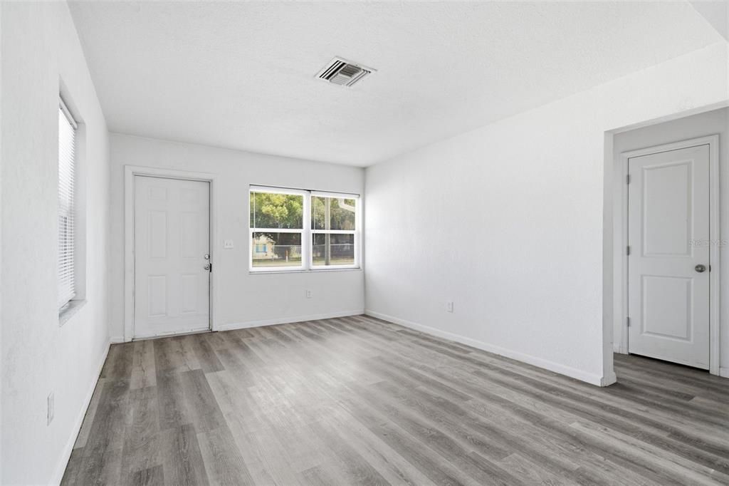 En Venta: $375,000 (4 camas, 2 baños, 1845 Pies cuadrados)