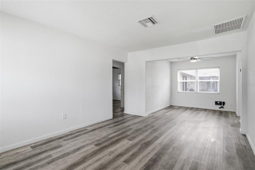 En Venta: $375,000 (4 camas, 2 baños, 1845 Pies cuadrados)