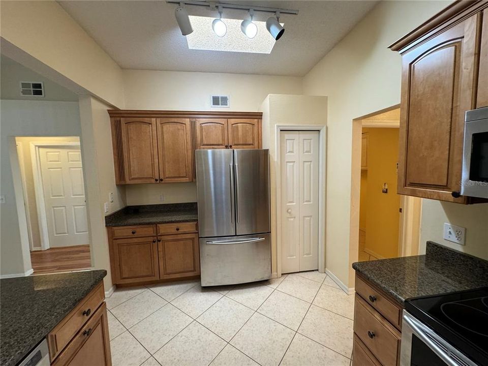 For Rent: $1,750 (3 beds, 2 baths, 1200 Square Feet)