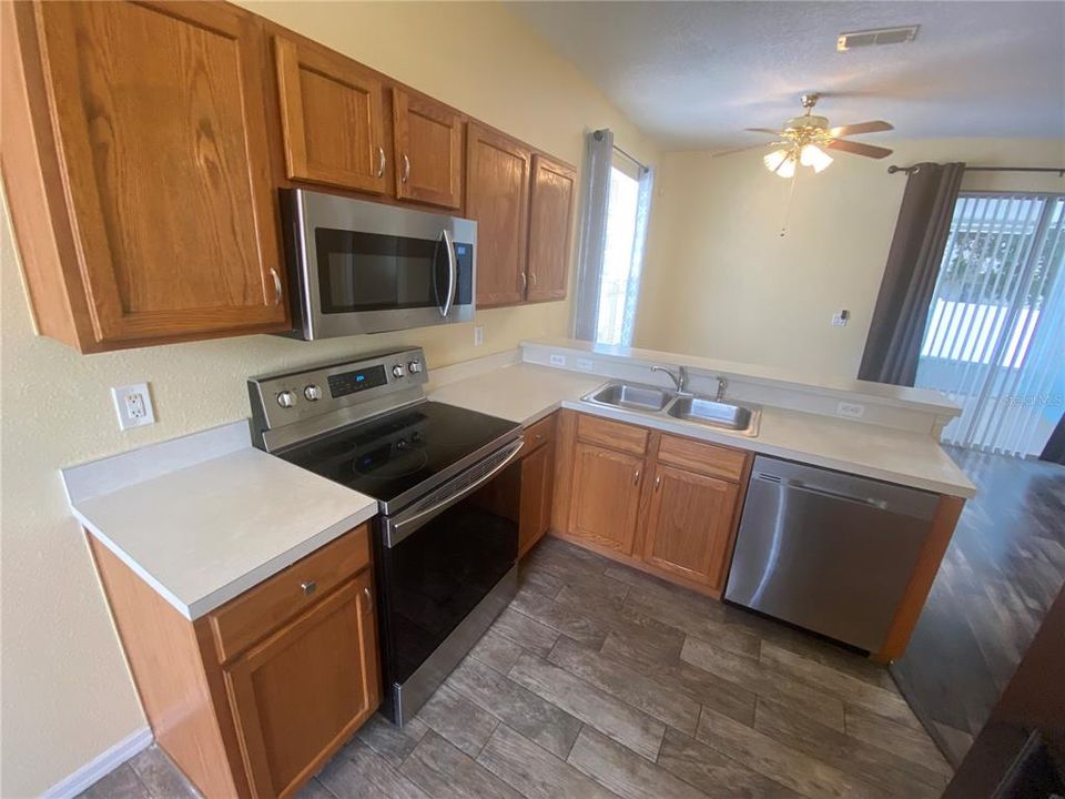 For Rent: $1,750 (3 beds, 2 baths, 1200 Square Feet)