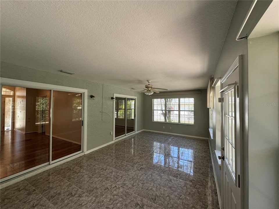 For Rent: $1,750 (3 beds, 2 baths, 1200 Square Feet)