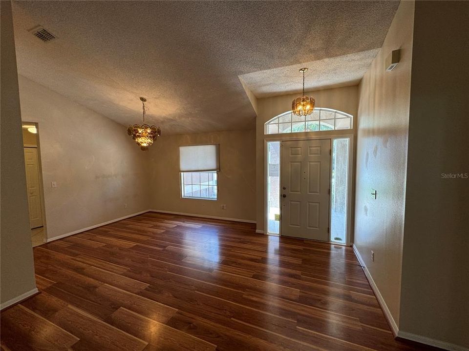 For Rent: $1,750 (3 beds, 2 baths, 1200 Square Feet)