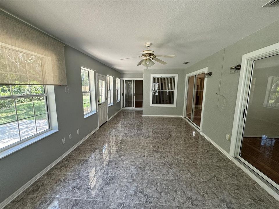 For Rent: $1,750 (3 beds, 2 baths, 1200 Square Feet)
