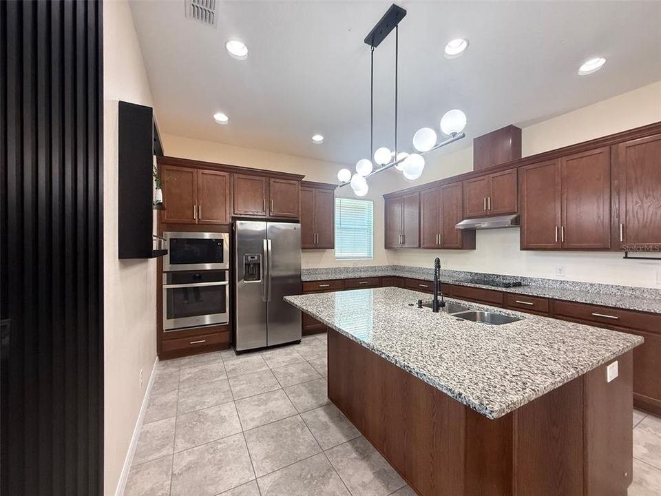 For Rent: $2,300 (3 beds, 2 baths, 2244 Square Feet)