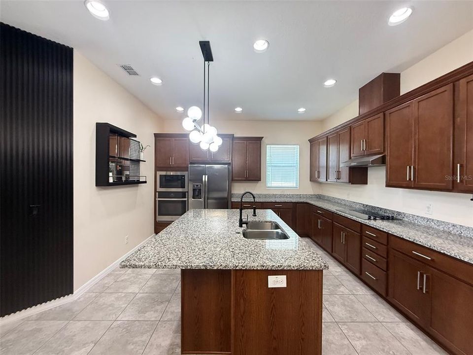 For Rent: $2,300 (3 beds, 2 baths, 2244 Square Feet)