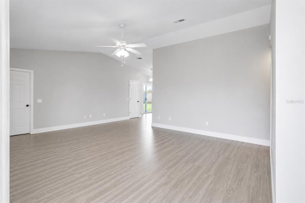 For Rent: $1,800 (3 beds, 2 baths, 1186 Square Feet)
