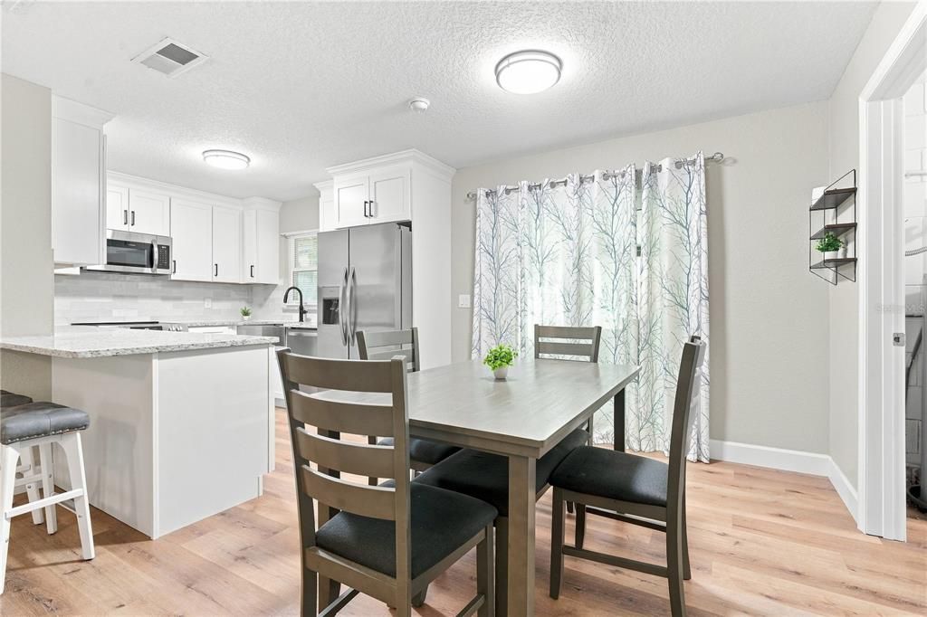 Activo con contrato: $249,900 (3 camas, 1 baños, 1026 Pies cuadrados)