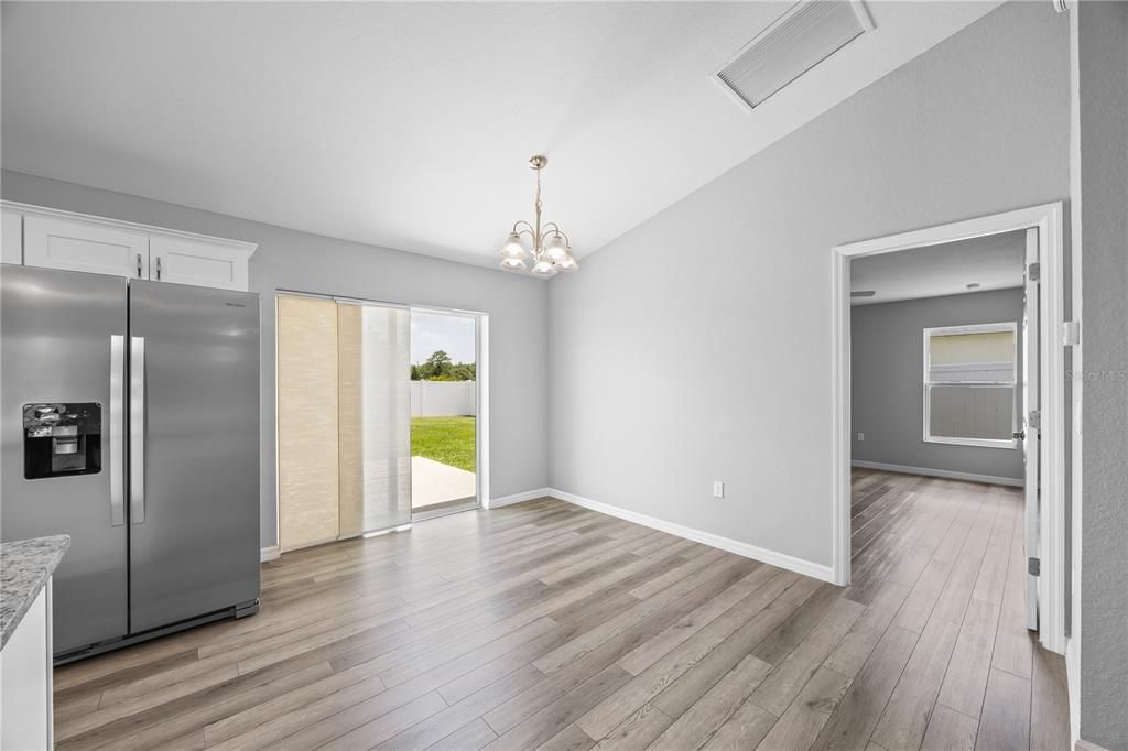 For Rent: $1,900 (3 beds, 2 baths, 1377 Square Feet)