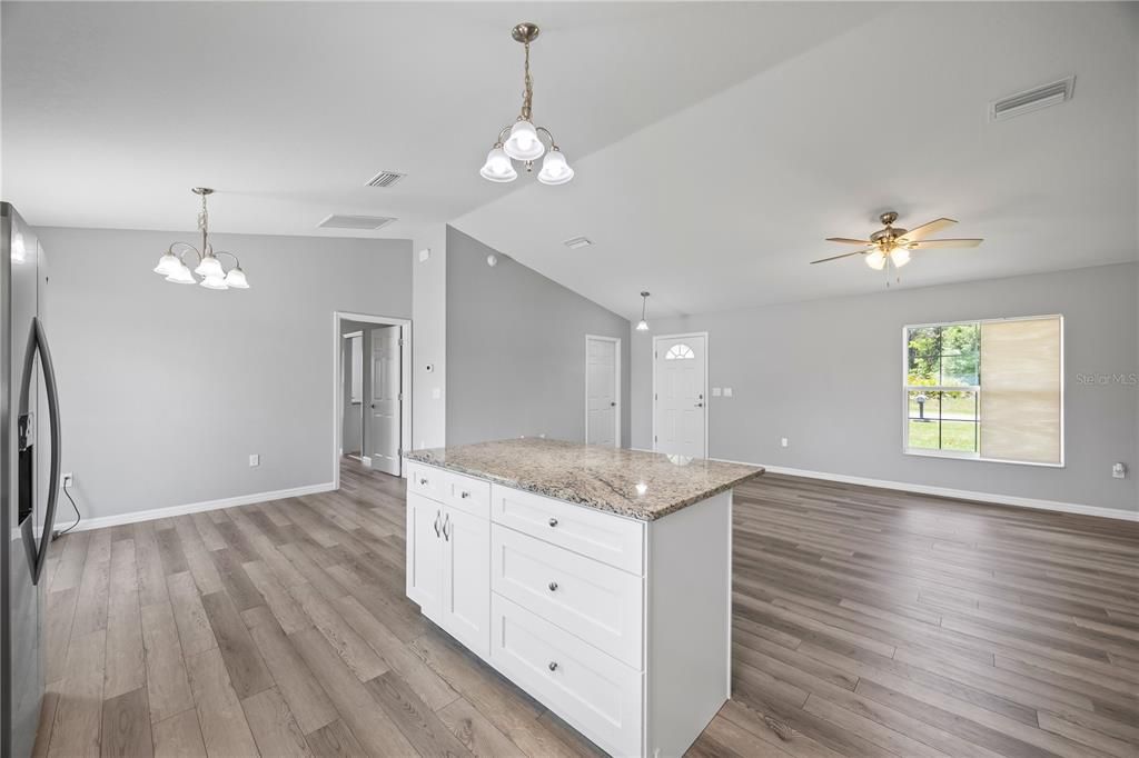 For Rent: $1,900 (3 beds, 2 baths, 1377 Square Feet)