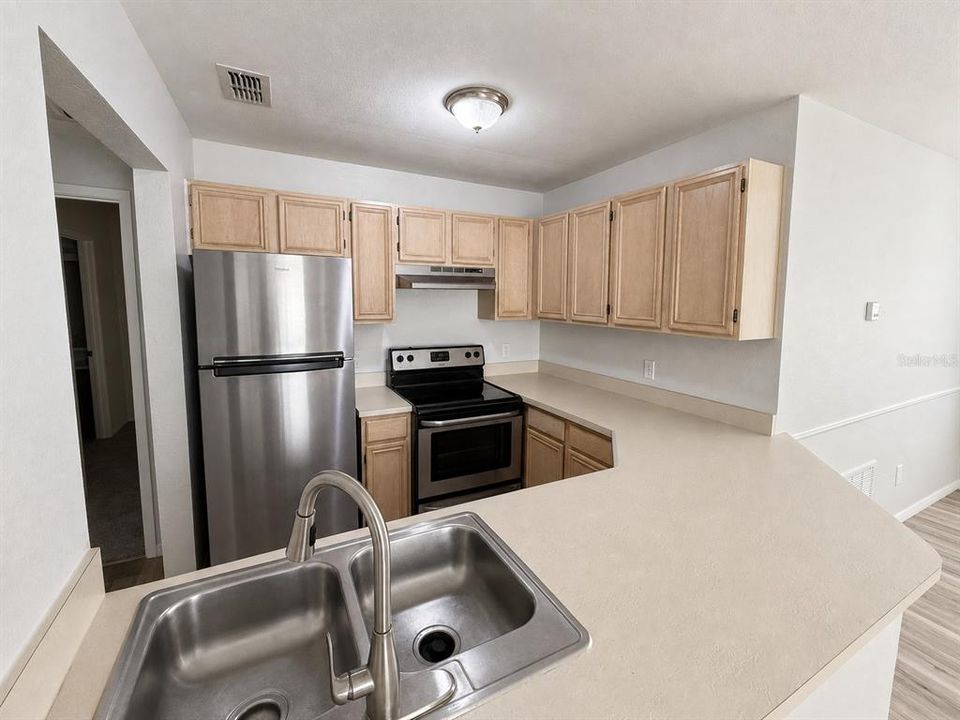 For Rent: $1,550 (2 beds, 2 baths, 930 Square Feet)