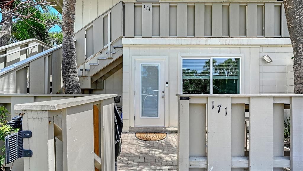 For Rent: $6,000 (2 beds, 2 baths, 1367 Square Feet)