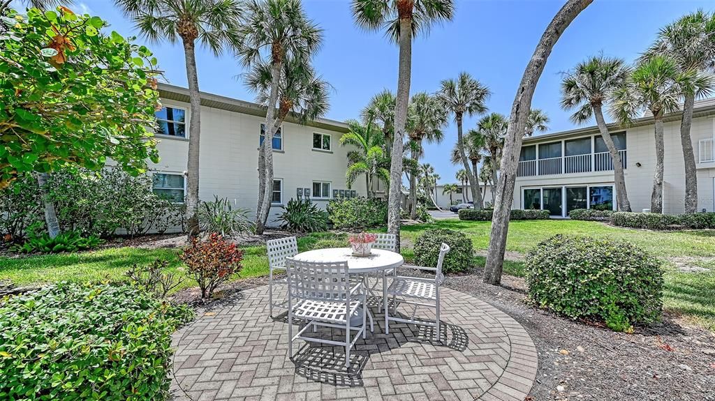 For Rent: $6,000 (2 beds, 2 baths, 1367 Square Feet)