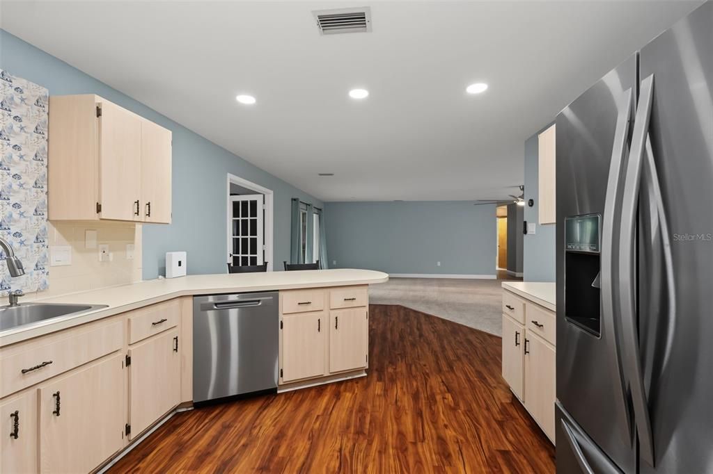 For Sale: $455,000 (3 beds, 2 baths, 1874 Square Feet)