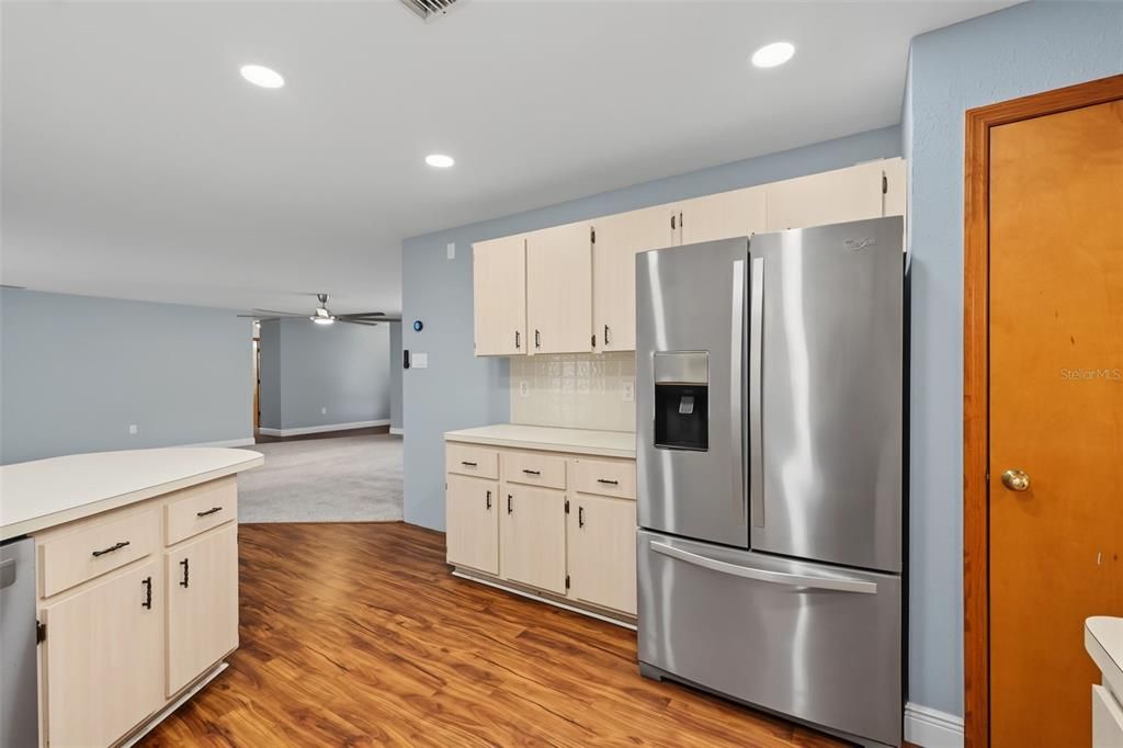For Sale: $455,000 (3 beds, 2 baths, 1874 Square Feet)