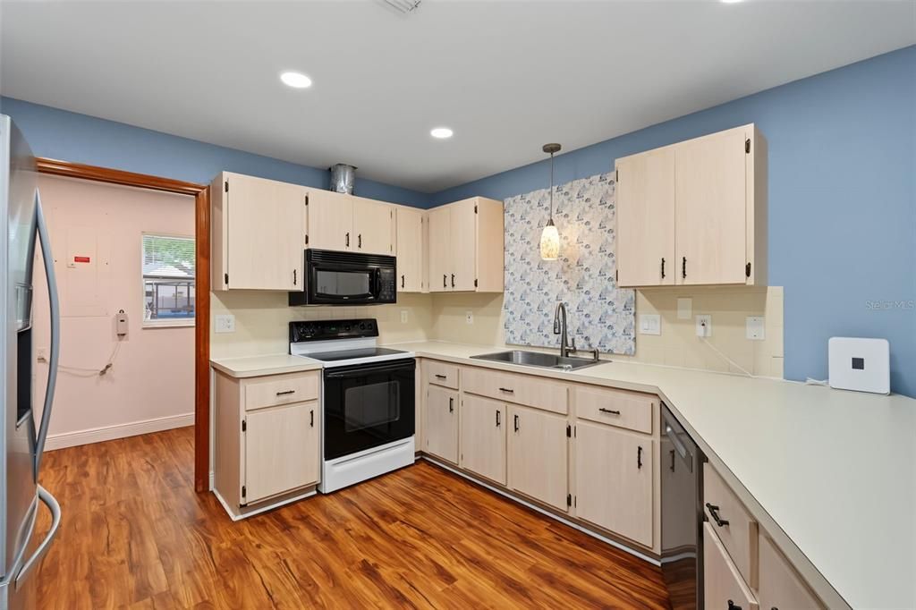 For Sale: $455,000 (3 beds, 2 baths, 1874 Square Feet)