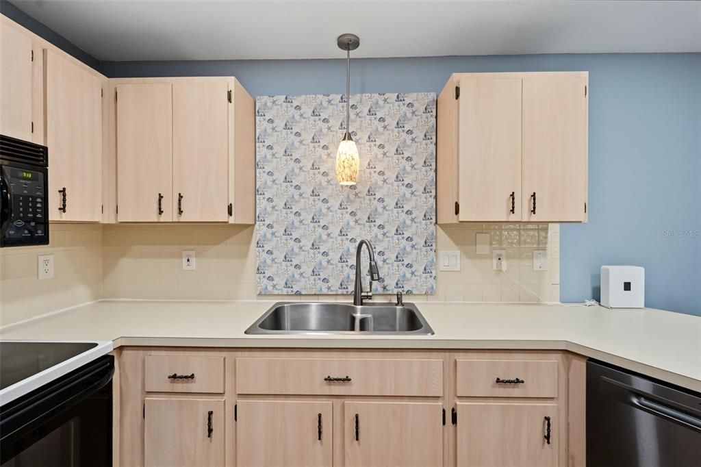 For Sale: $455,000 (3 beds, 2 baths, 1874 Square Feet)