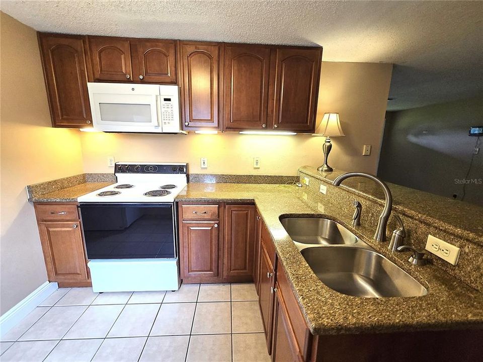 For Sale: $335,000 (3 beds, 2 baths, 1246 Square Feet)