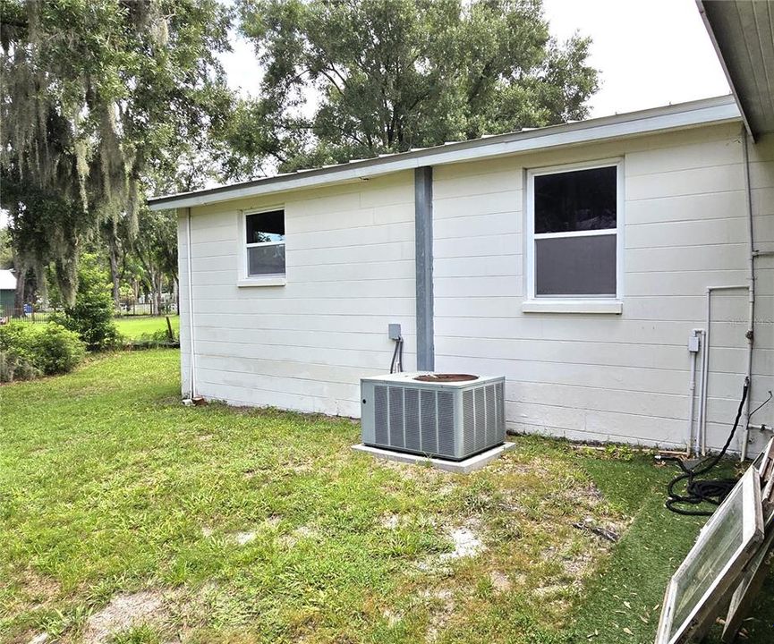 For Sale: $335,000 (3 beds, 2 baths, 1246 Square Feet)