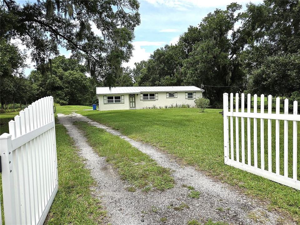 For Sale: $335,000 (3 beds, 2 baths, 1246 Square Feet)