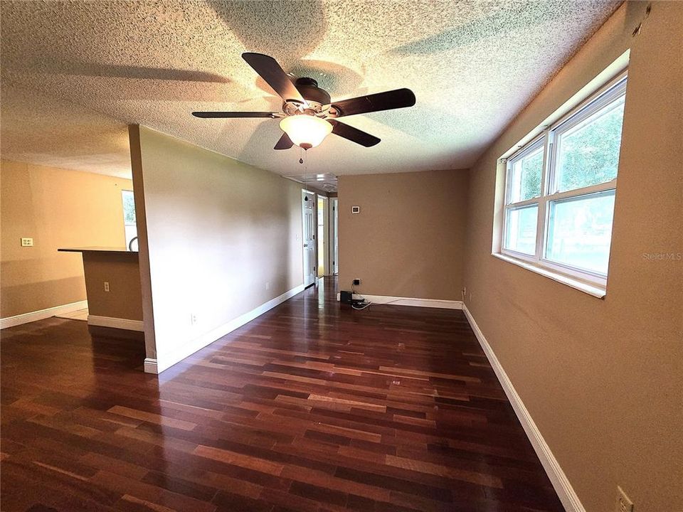 For Sale: $335,000 (3 beds, 2 baths, 1246 Square Feet)