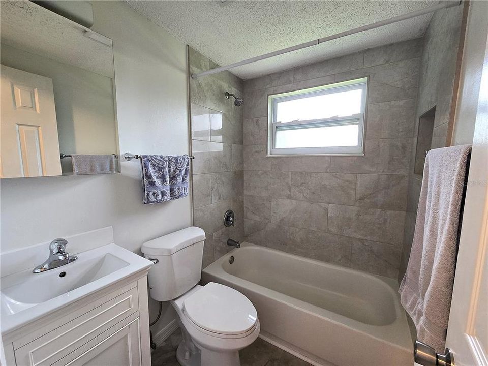 For Sale: $335,000 (3 beds, 2 baths, 1246 Square Feet)