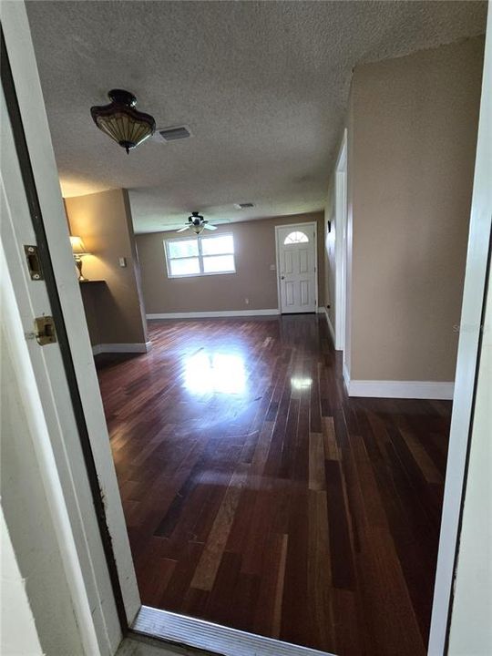 For Sale: $335,000 (3 beds, 2 baths, 1246 Square Feet)