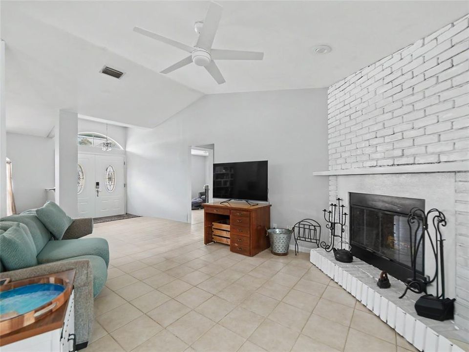 For Sale: $415,000 (3 beds, 2 baths, 1461 Square Feet)