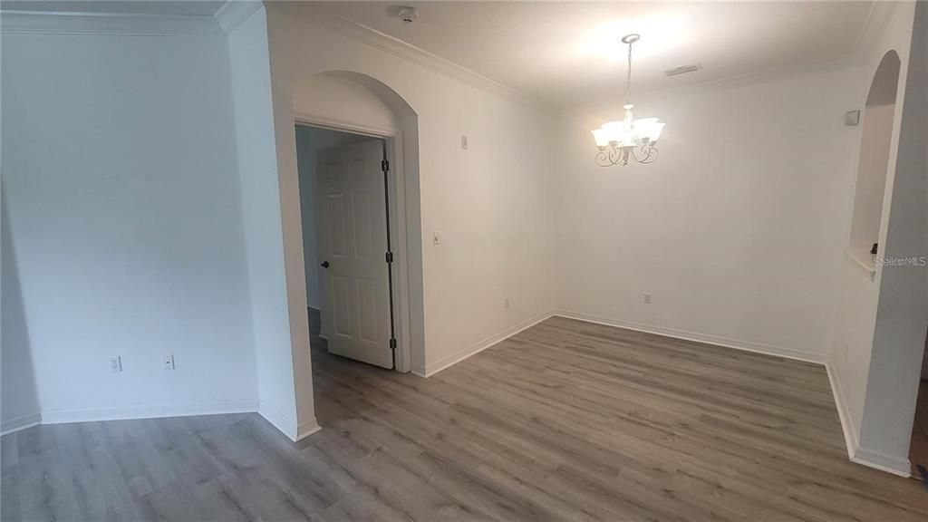 Activo con contrato: $2,200 (3 camas, 2 baños, 1455 Pies cuadrados)