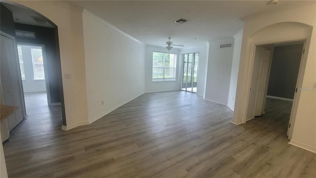 Activo con contrato: $2,200 (3 camas, 2 baños, 1455 Pies cuadrados)