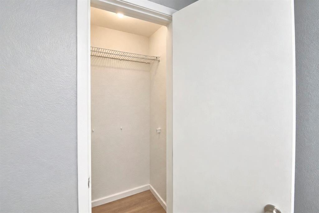 Под контрактом: $285,000 (4 спален, 2 ванн, 1836 Квадратных фут)