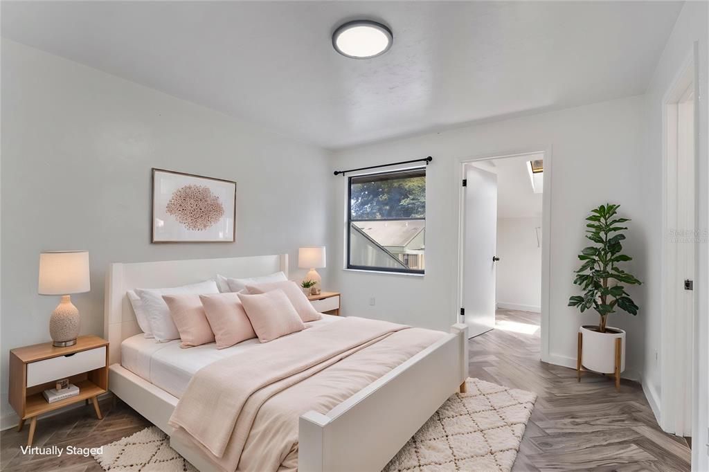 For Sale: $162,000 (2 beds, 2 baths, 1070 Square Feet)