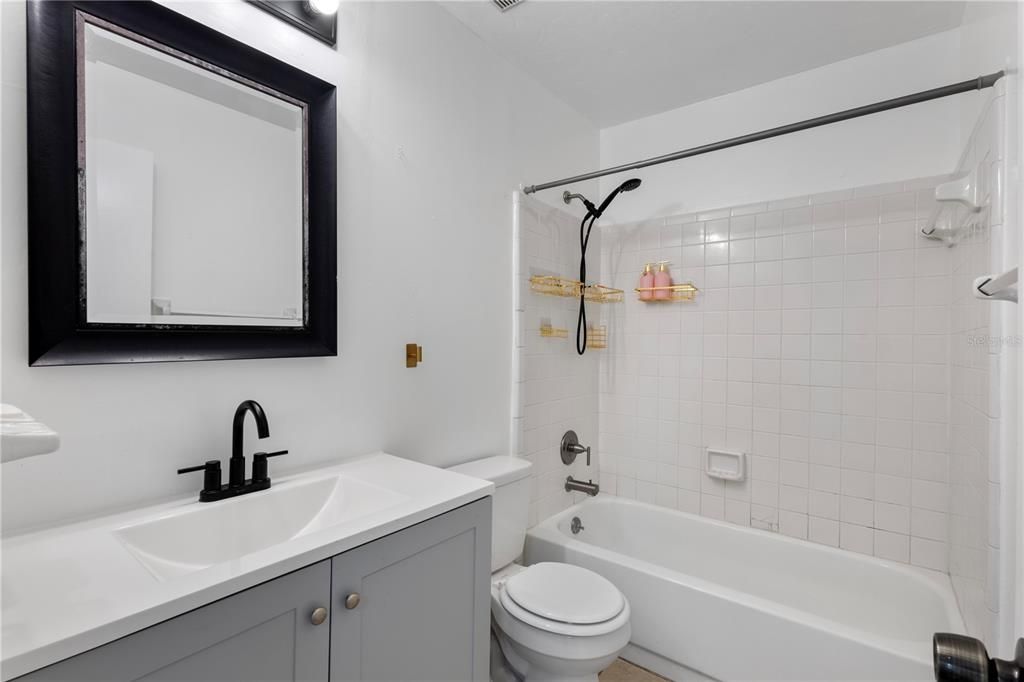For Sale: $162,000 (2 beds, 2 baths, 1070 Square Feet)