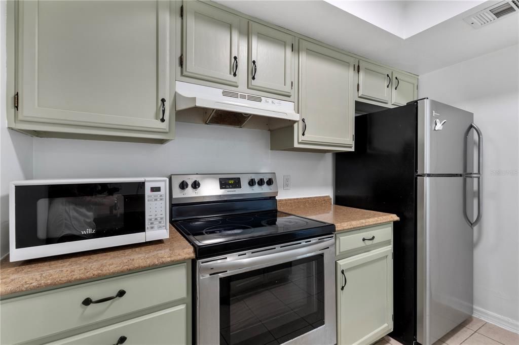 For Sale: $162,000 (2 beds, 2 baths, 1070 Square Feet)