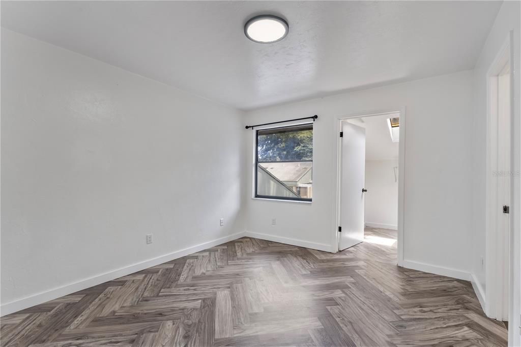 For Sale: $162,000 (2 beds, 2 baths, 1070 Square Feet)