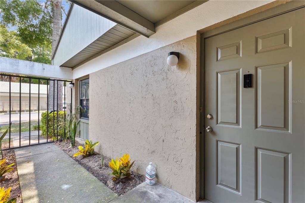 For Sale: $162,000 (2 beds, 2 baths, 1070 Square Feet)