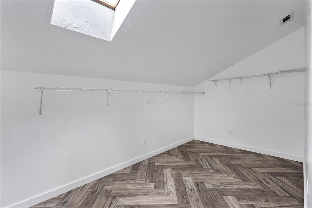 For Sale: $162,000 (2 beds, 2 baths, 1070 Square Feet)