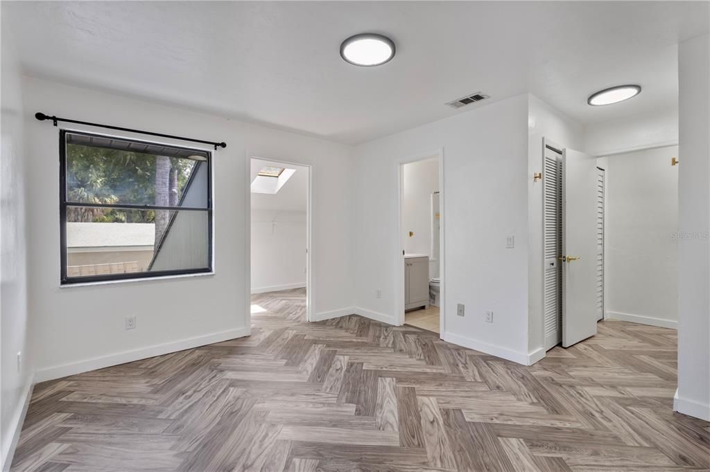 For Sale: $162,000 (2 beds, 2 baths, 1070 Square Feet)