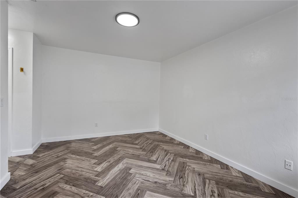 For Sale: $162,000 (2 beds, 2 baths, 1070 Square Feet)