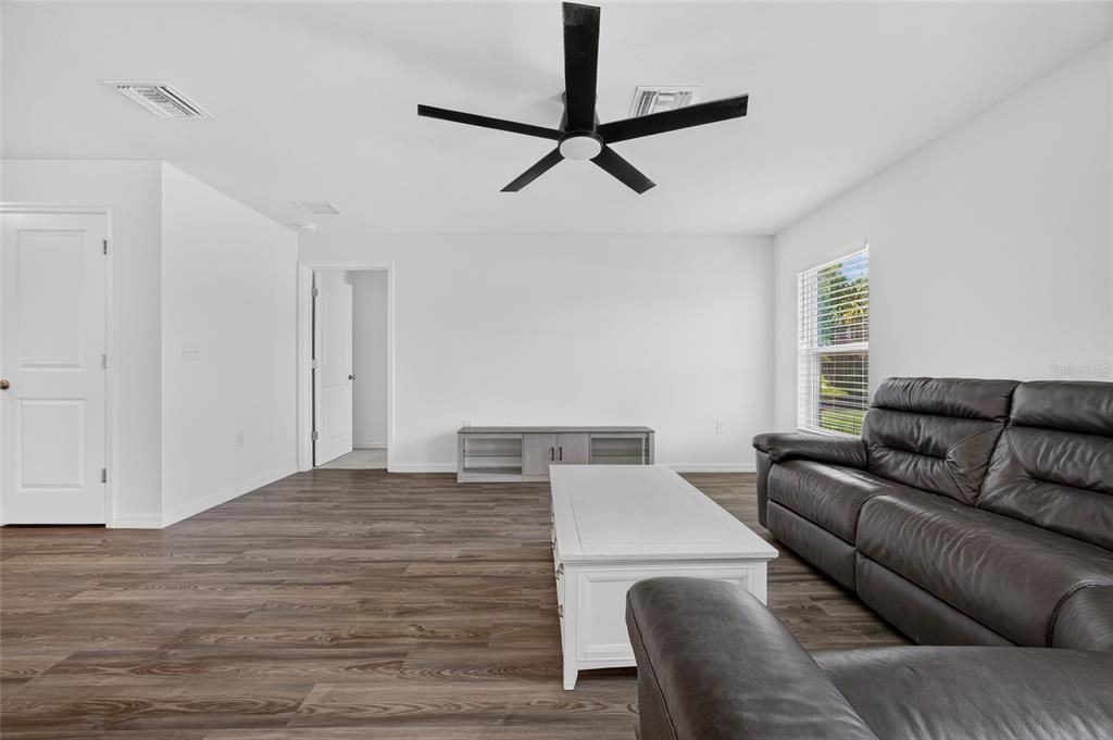 For Sale: $269,000 (4 beds, 2 baths, 1655 Square Feet)