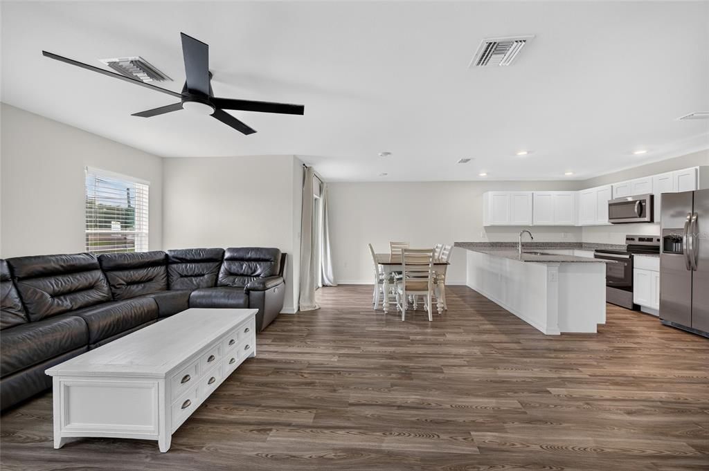For Sale: $269,000 (4 beds, 2 baths, 1655 Square Feet)