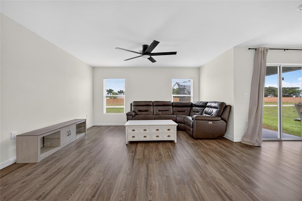 For Sale: $269,000 (4 beds, 2 baths, 1655 Square Feet)
