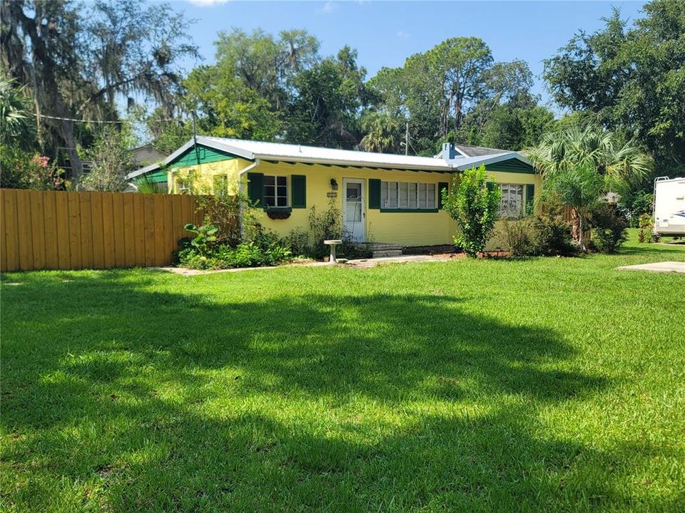 For Rent: $1,400 (2 beds, 1 baths, 997 Square Feet)