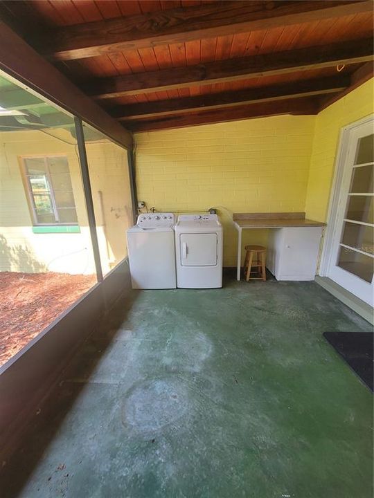 For Rent: $1,400 (2 beds, 1 baths, 997 Square Feet)