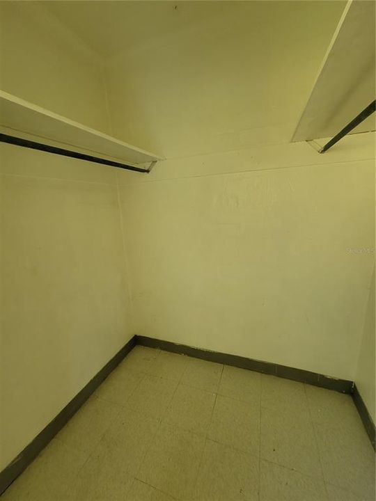 For Rent: $1,400 (2 beds, 1 baths, 997 Square Feet)